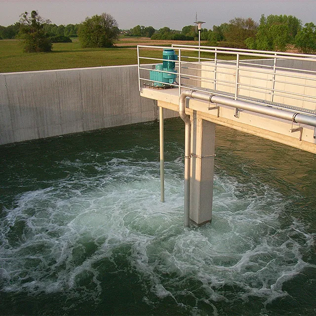 Rühr- und Begasungssystem im Einsatz bei vollgefülltem Abwasserbecken